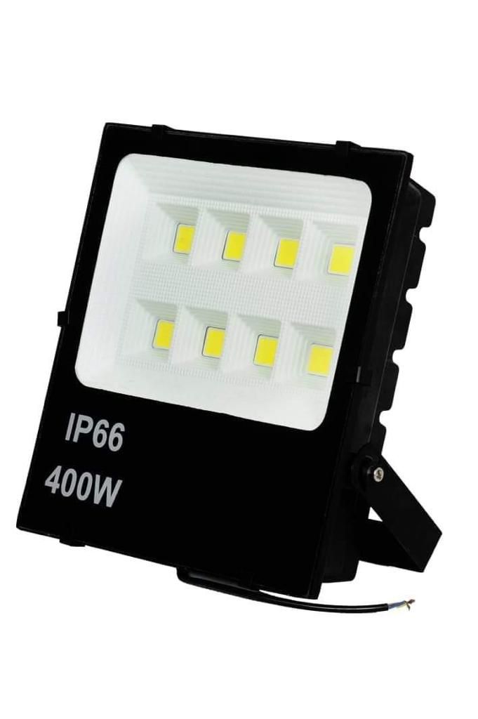 استكشاف كشافات هاي بي وبولفنيرة: حلول إضاءة خارجية متقدمة من نايل لينك